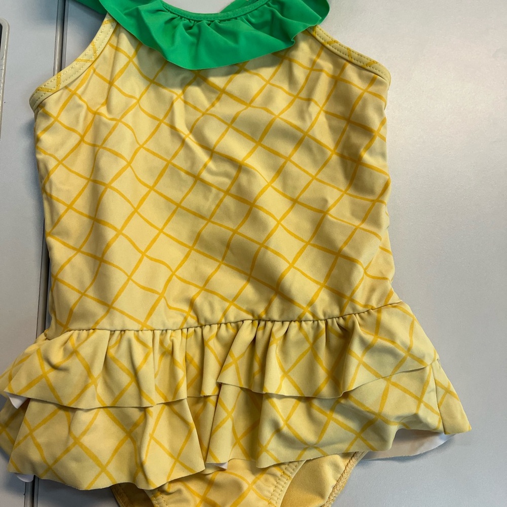 Girls size 6/7. swim Lot